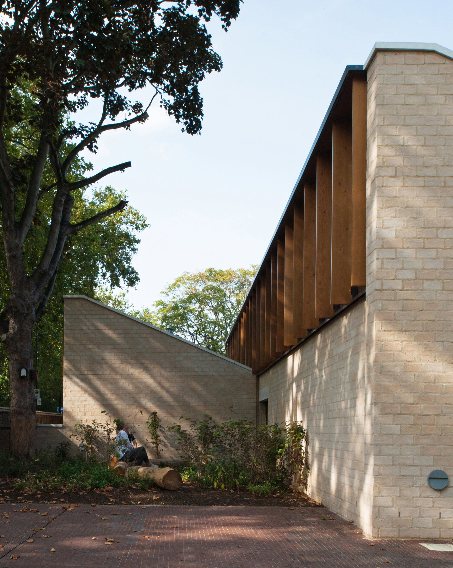 Award-Winning Facade at Sands End Arts & Community Centre in London || StoneCycling