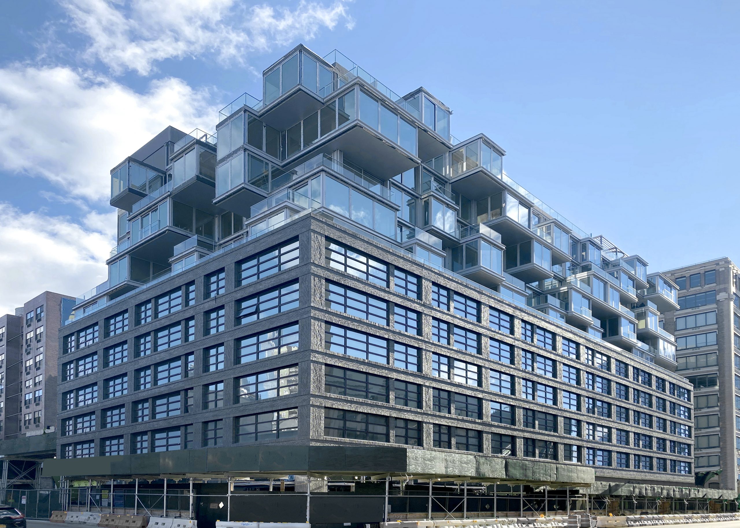Sustainable Facade on 11th Avenue in New York - FRONT®, image size:2560x1828