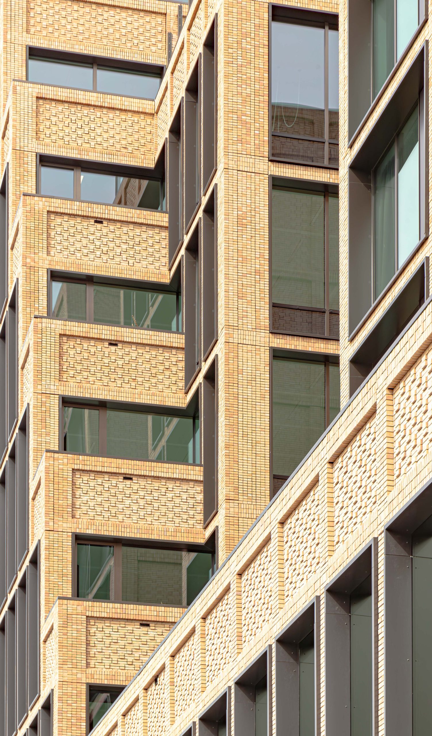 Connected Circularity at Crossover in Amsterdam