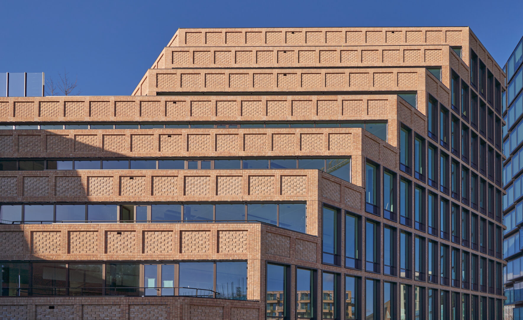 Connected Circularity at Crossover in Amsterdam