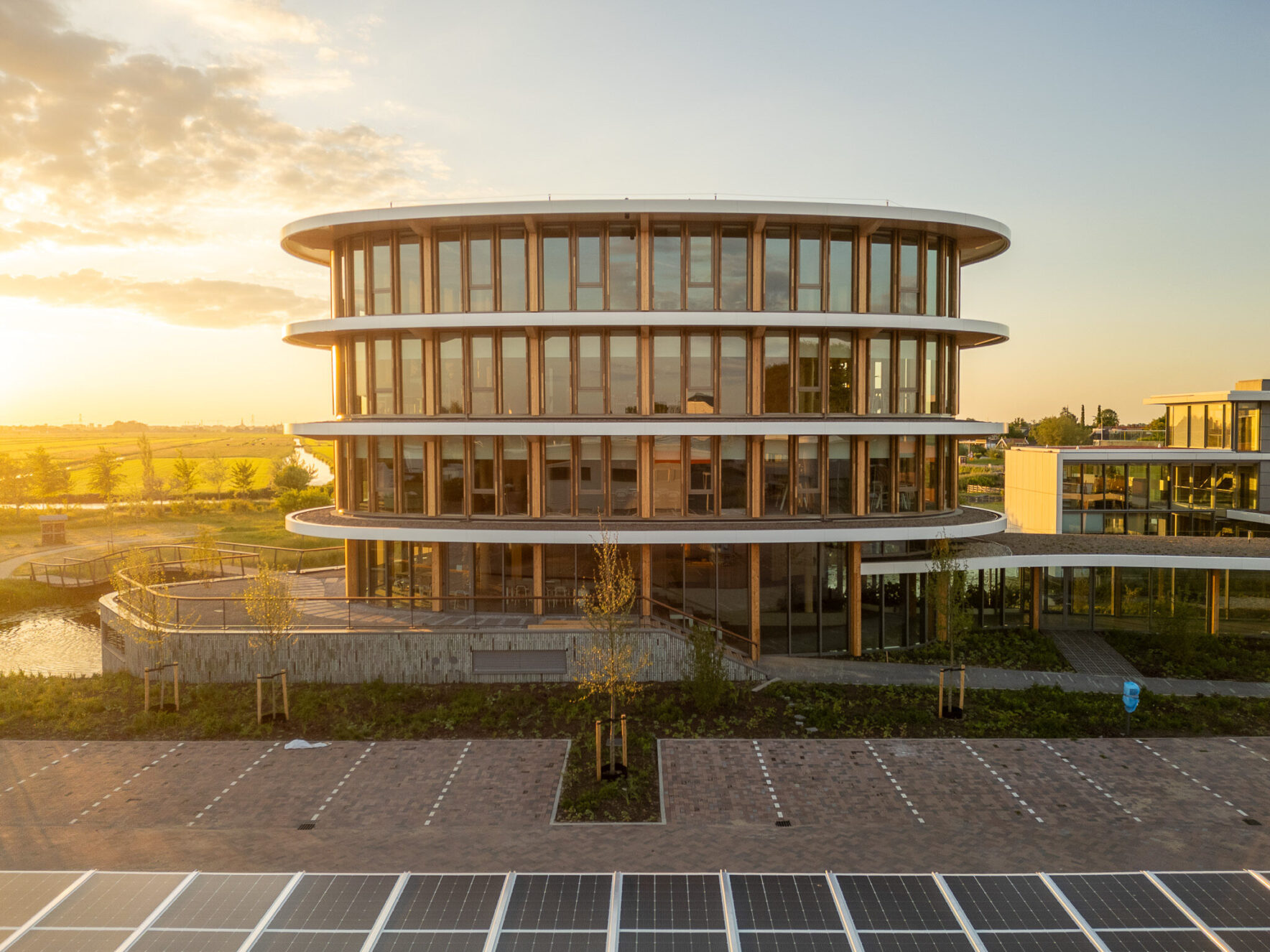 Sustainable Office: Parel in de Polder, The Netherlands | FRONT Materials