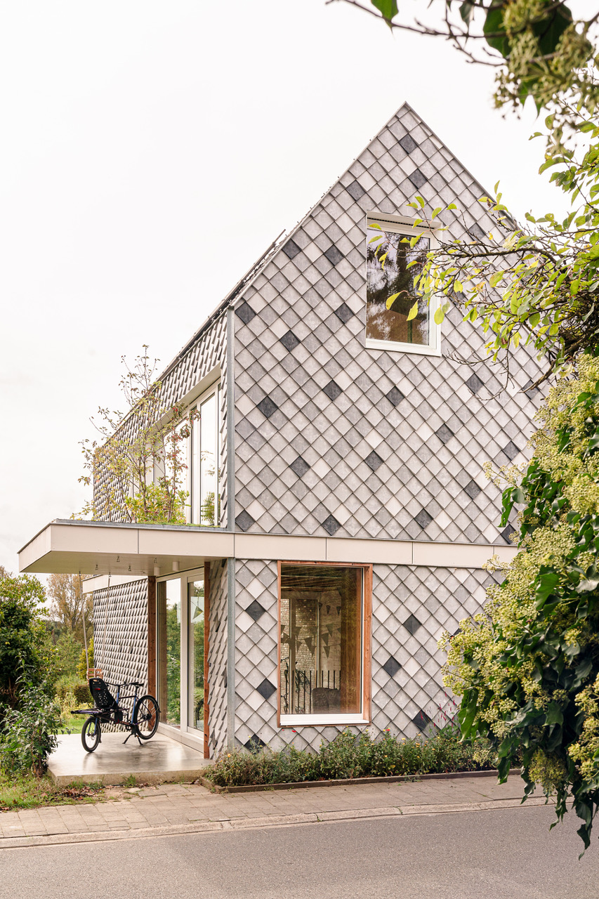 Striking Pretty Plastic Facade at Residence in Heverlee, Belgium | FRONT® Materials