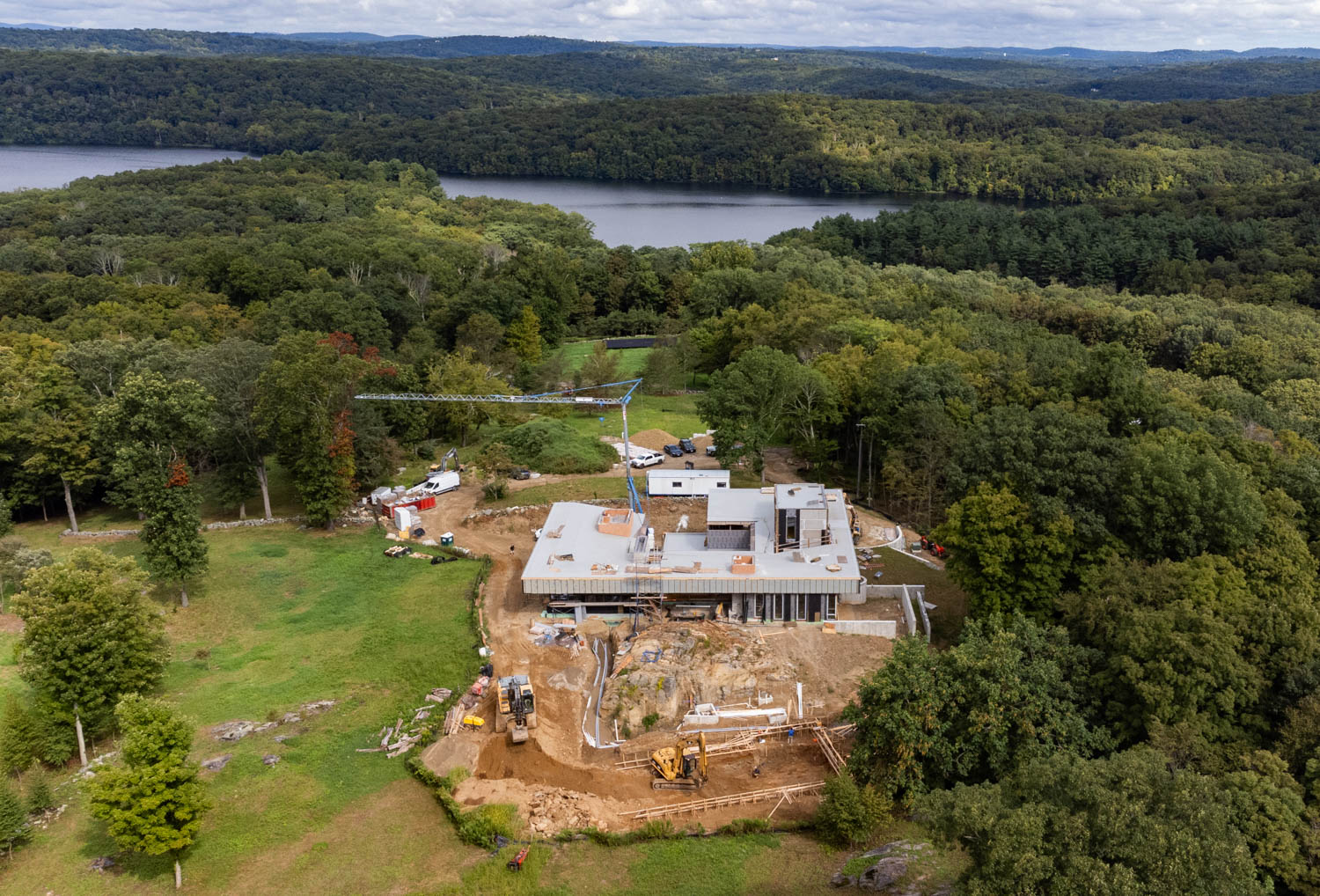 Custom-Shaped Bricks at Watershed House in New York State || FRONT