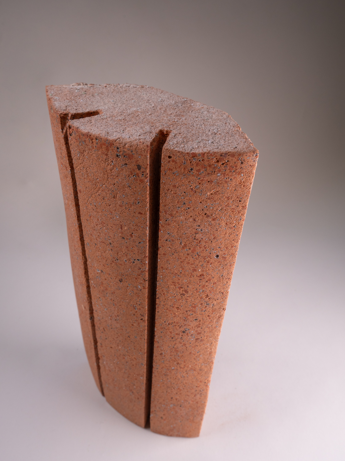 Custom-Shaped Bricks at Watershed House in New York State || FRONT