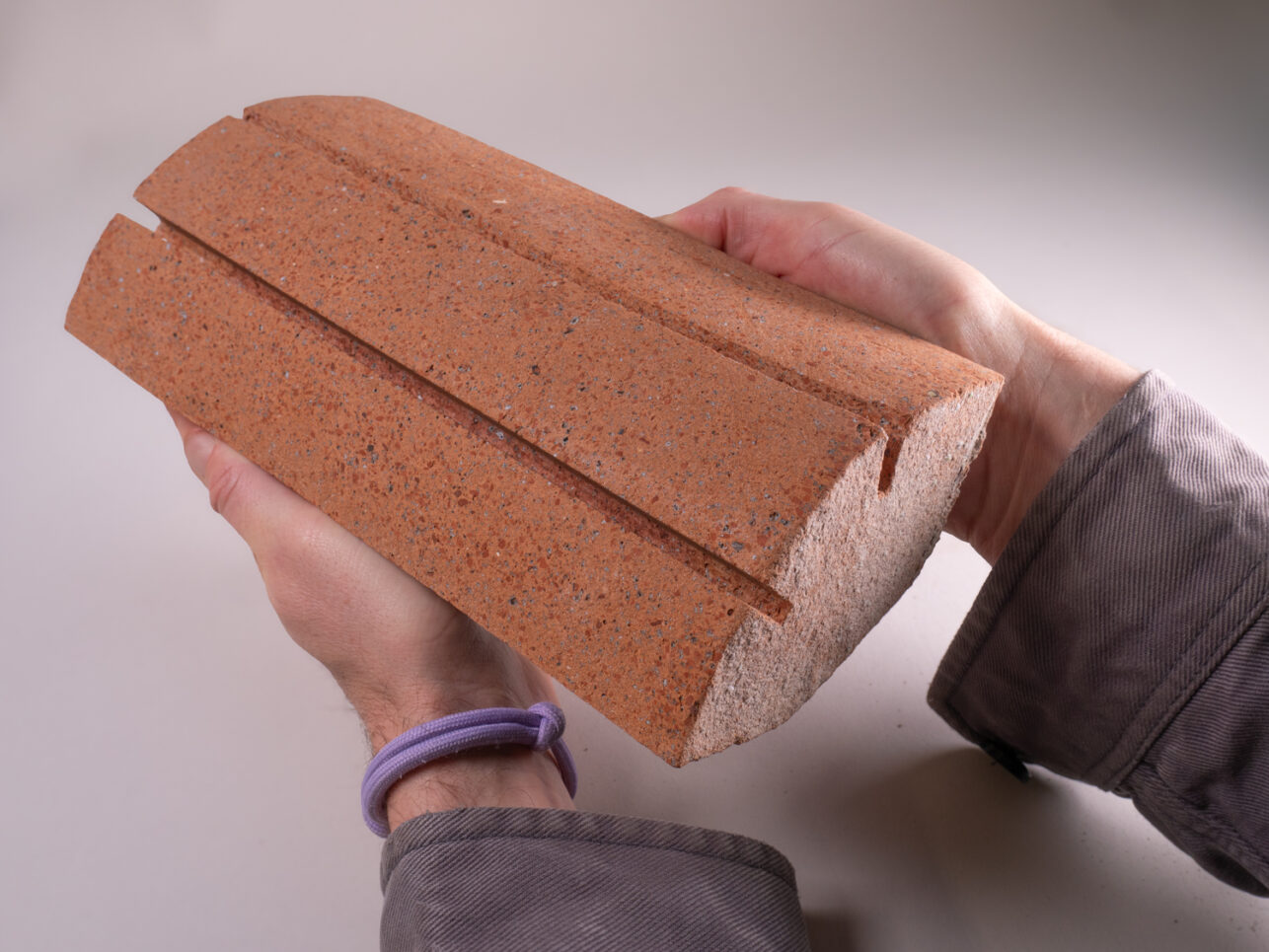 Custom-Shaped Bricks at Watershed House in New York State || FRONT